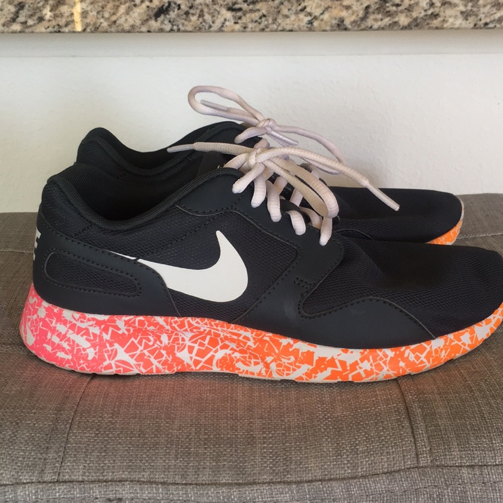 Nike tennis shoes